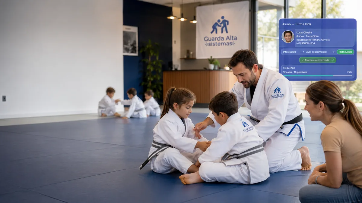 Turma kids de jiu-jitsu treinando no tatame de uma academia de luta, com o professor orientando as crianças em duplas.