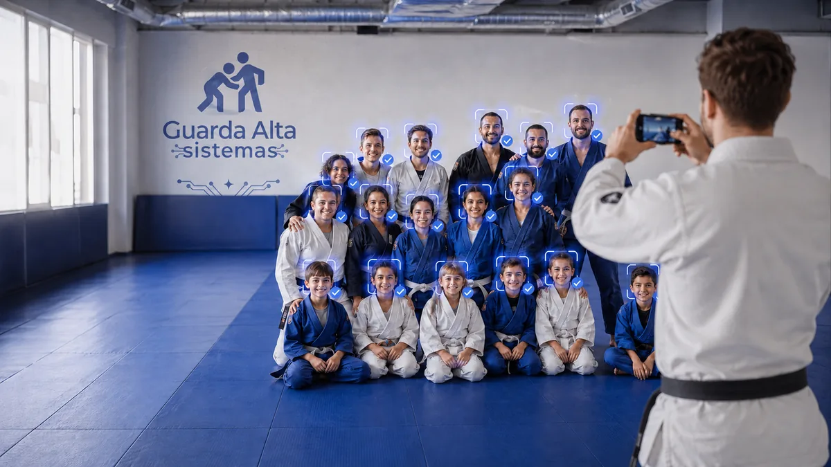 Professor registrando presença automática dos alunos através de foto da turma em academia de jiu-jitsu.